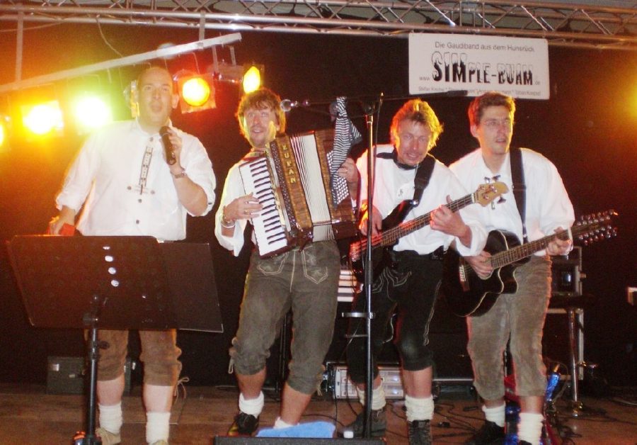 Die Band Simple-Buam bringt am Sonntag, 26.7.15 auf dem Jakobstag 2015 - dem einzigen Zunftweinfest in Deutschland - die Hütte zum brennen.
