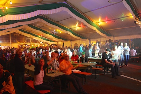 Samstags Abends auf einem Jakobstag - dem einzigen Zunftweinfest Deutschlands