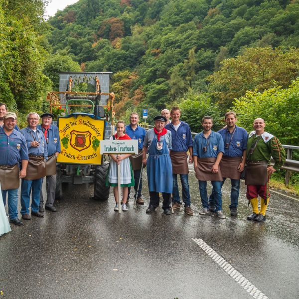 Virginia I. mit den Schrötern beim Weinfest der Mittelmosel